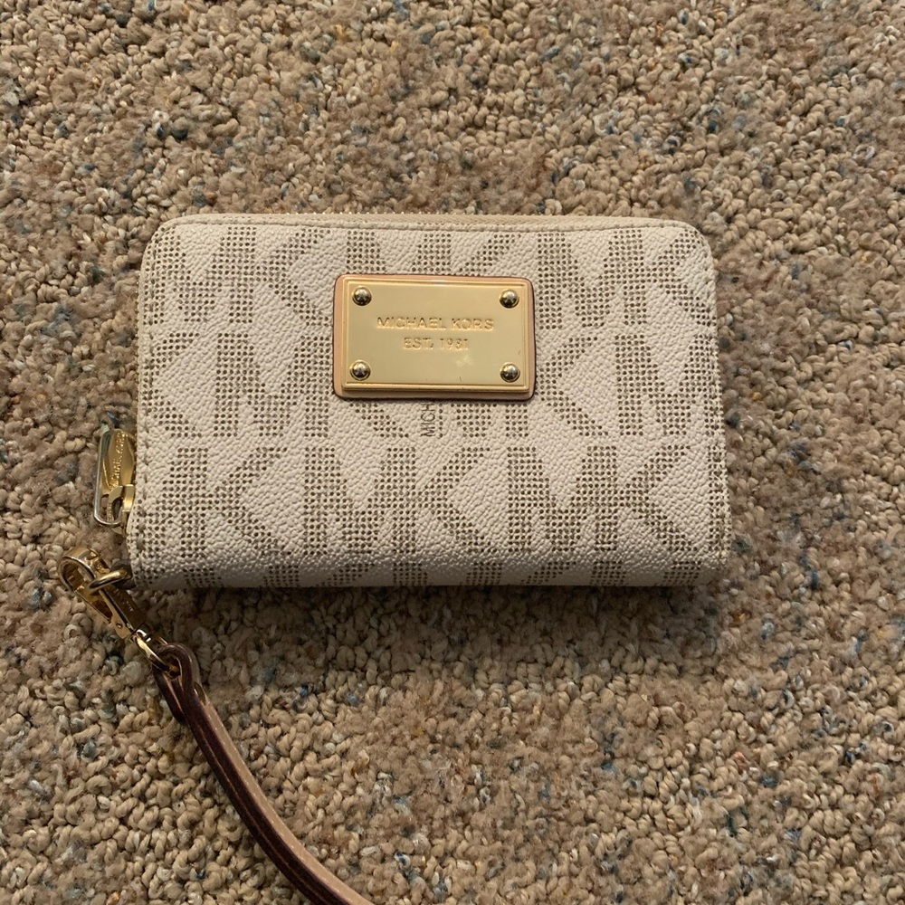 Cute wallet and in great condition